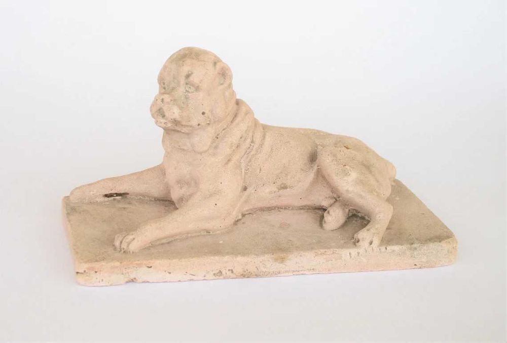 Antiga escultura Bulldog em terracota