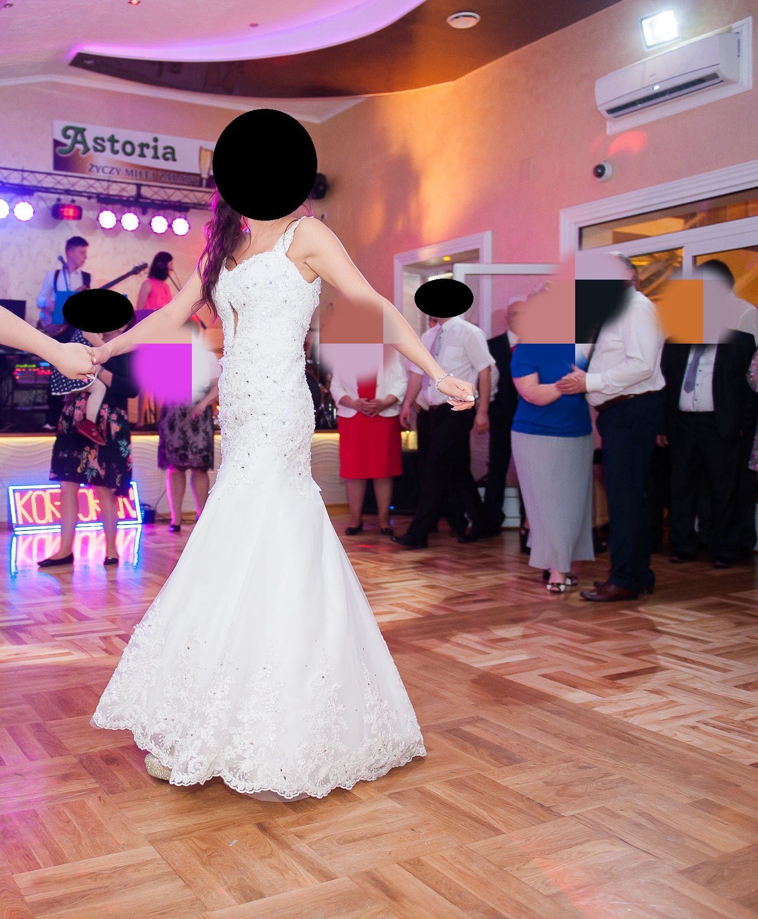 Suknia ślubna biała z koronką i cyrkoniami Swarovski r. XS