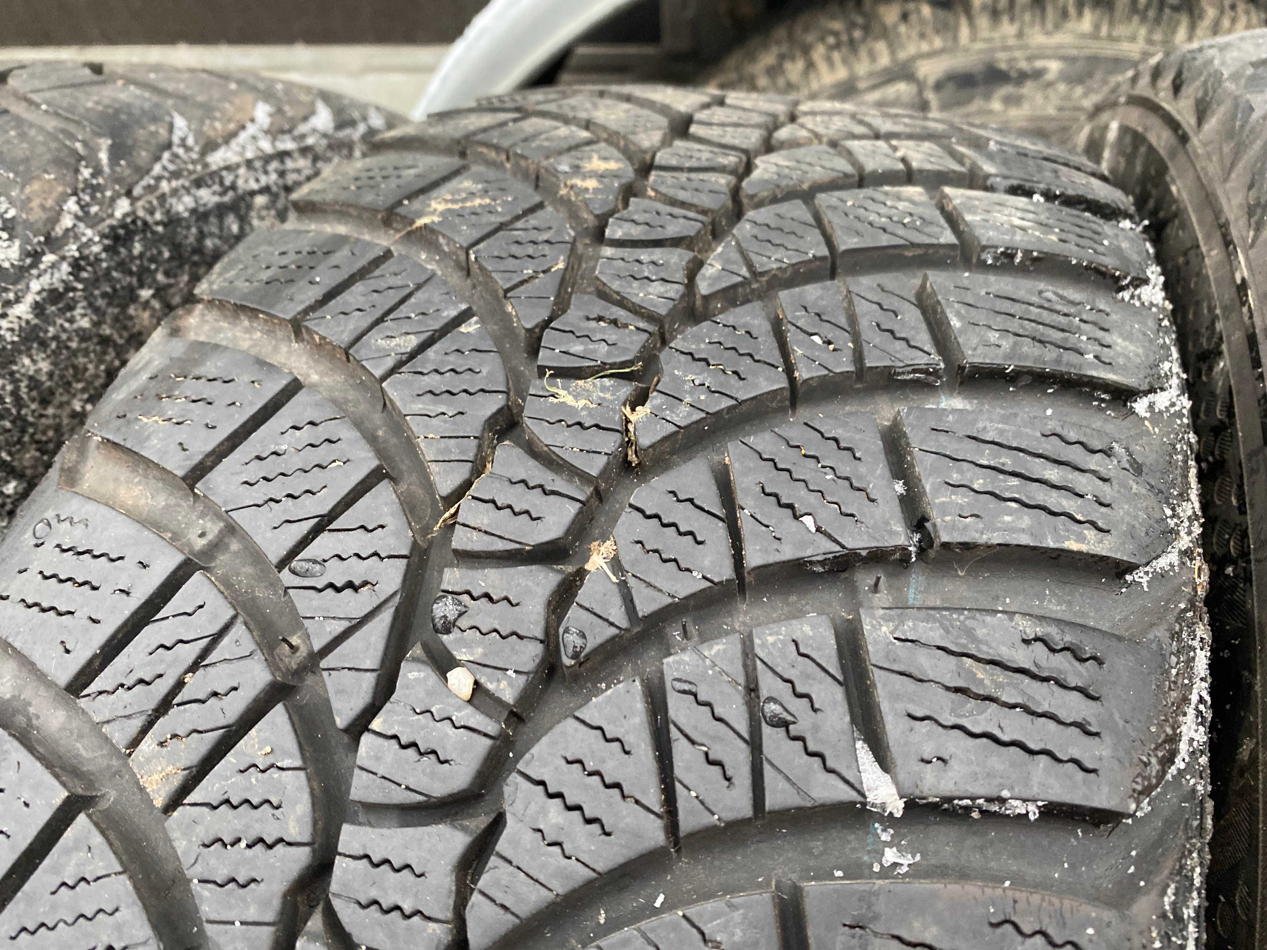 зимова резина KUMHO 233/45/R18 з дисками 5*114,3 титанами R18