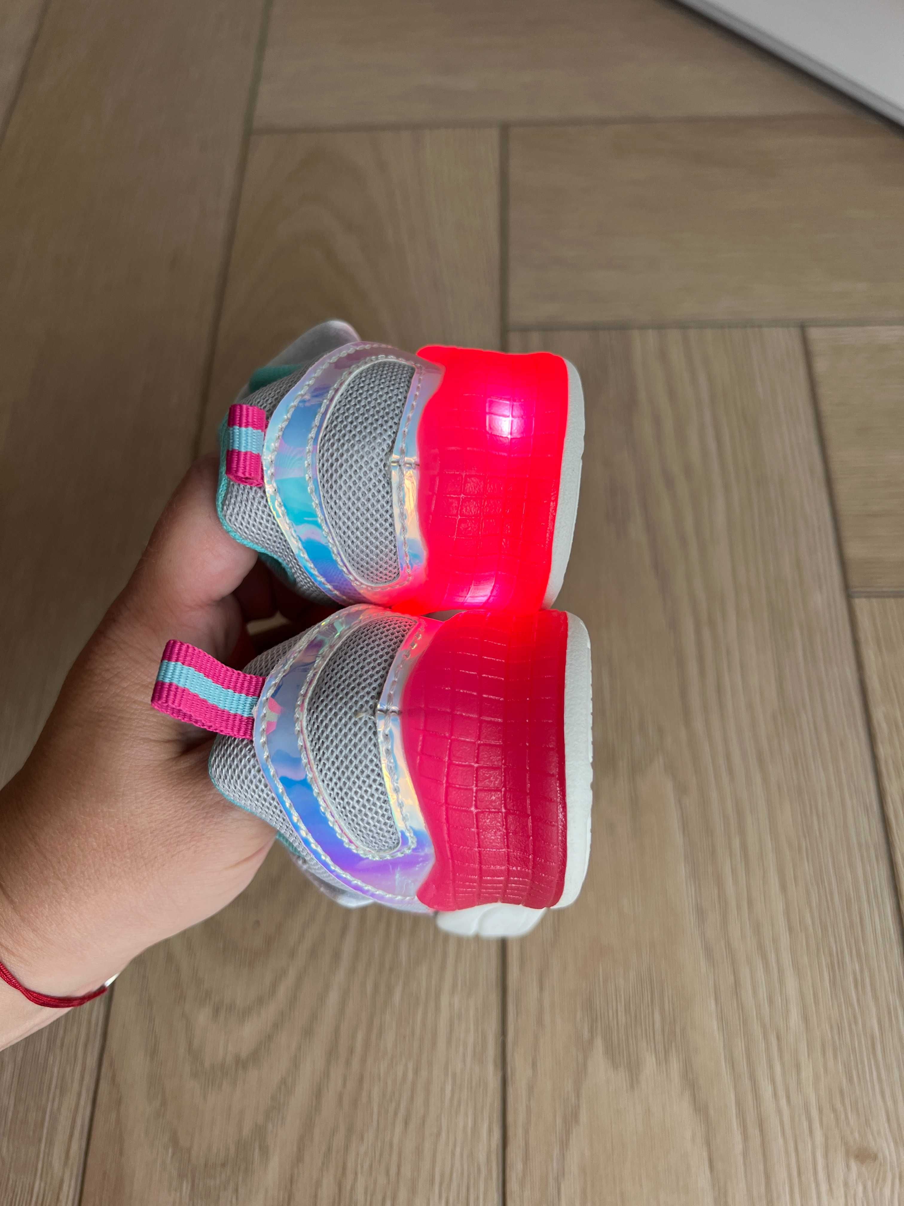 Nowe bez metki Buty sportowe świecące dla dziewczynki  r EU 23