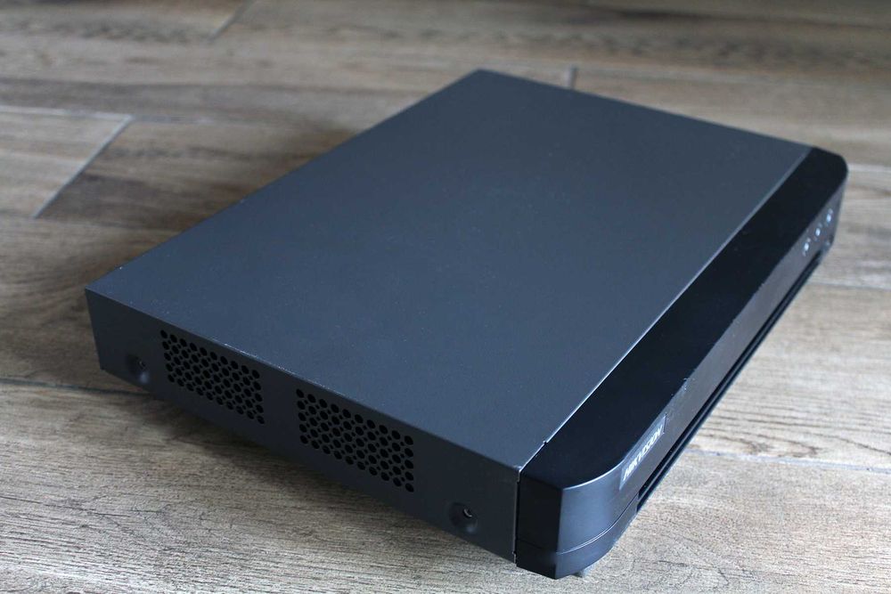 8 канальный видеорегистратор Hikvision DS-7208HQHI-K1