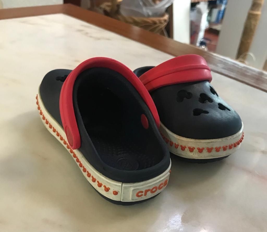 Sandálias Crocs do Mickey