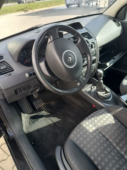 Renault Megane Kombi 1.9 dCi 131 KM – dużo nowych części, po gradobici