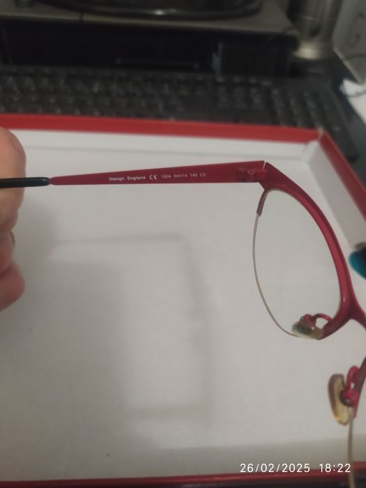 Óculos metálicos marca inglesa mulher