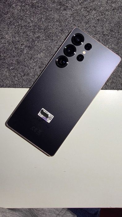 Samsung S25 Ultra 512 GB plus etui Peak Design plus Spigen szybki