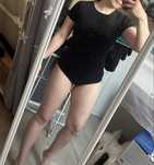 Czarne brokatowe body z krotkim rekawem