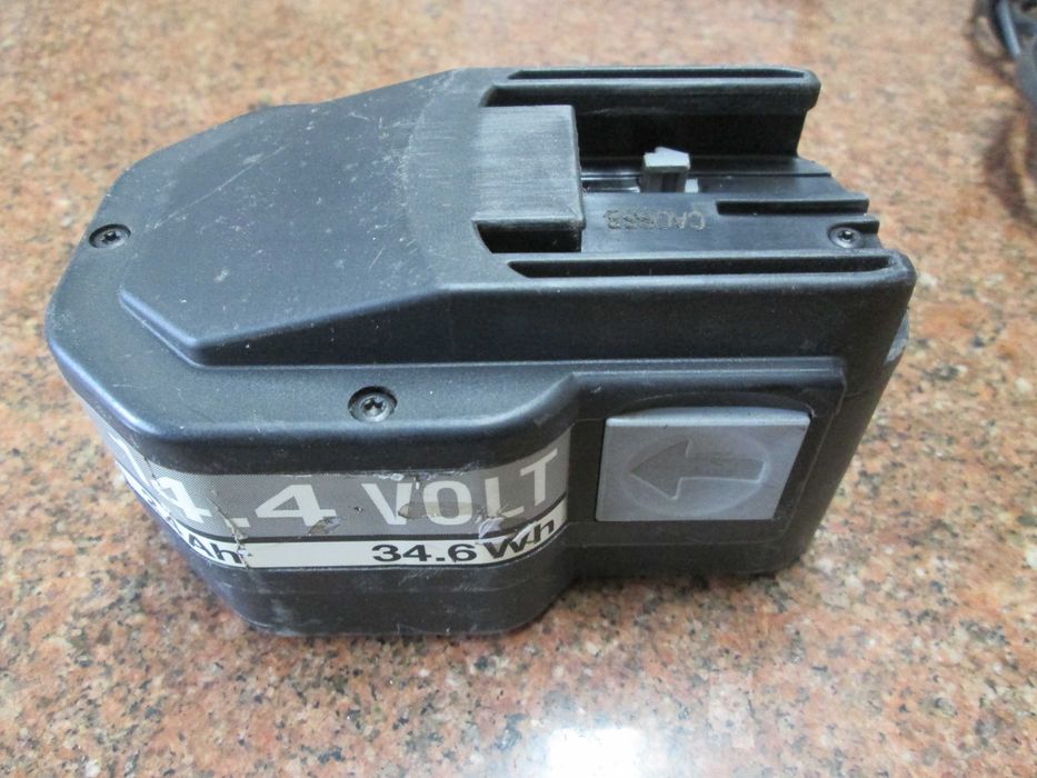 Carregador e 3 baterias para máquina de cintar FROMM USADO