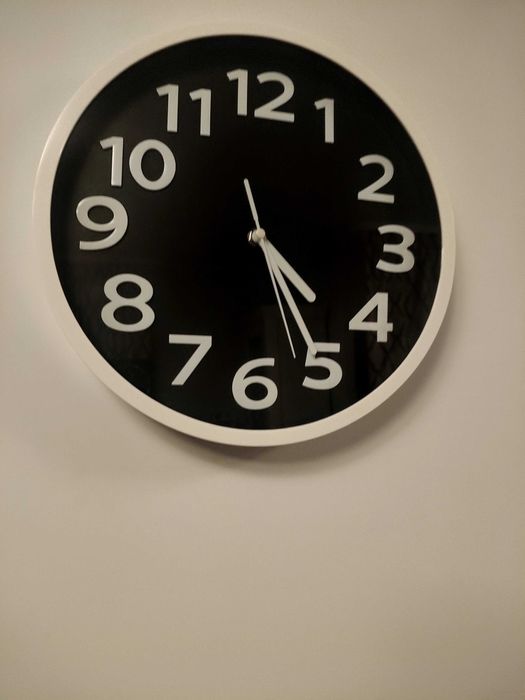 Zegar ścienny 30 cm Nowy