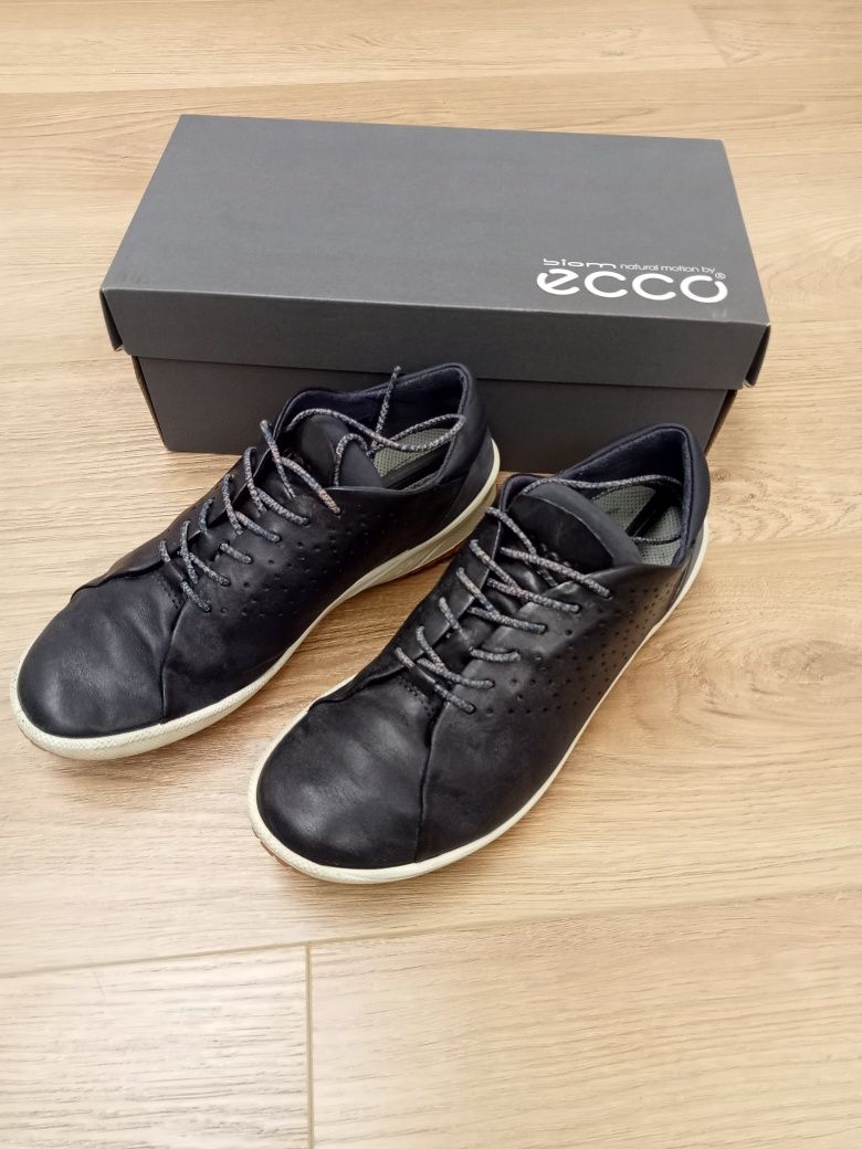 Granatowe buty Ecco Biom, r. 38