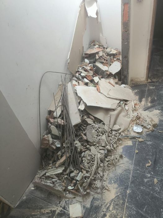 Demolições, recolha de entulhos, limpezas de obras, abertura de rasgos