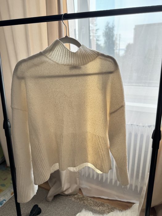 Bialy Sweter Reserved