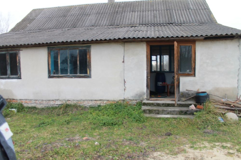 Продається  Земельна Діляка з будинком під лісом