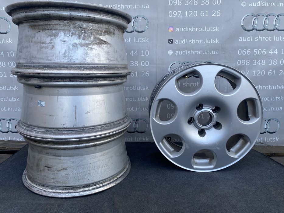 Комплект оригінальних дисків Audi 8E0601025F r16 титани