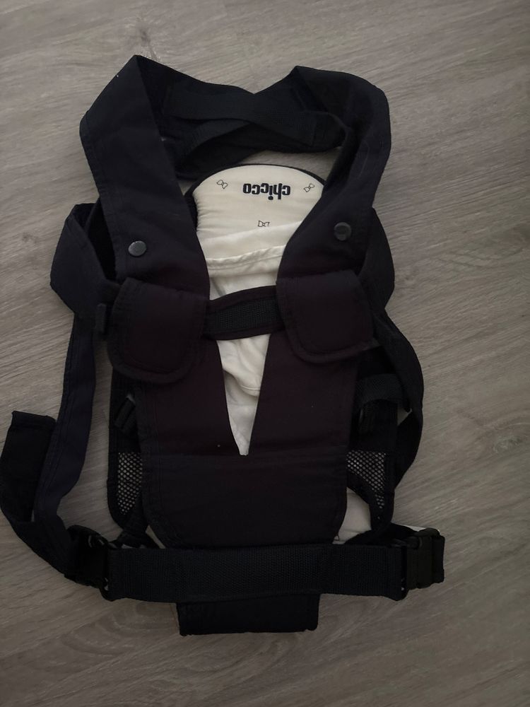 Продам кенгурушку для перености детей chico
