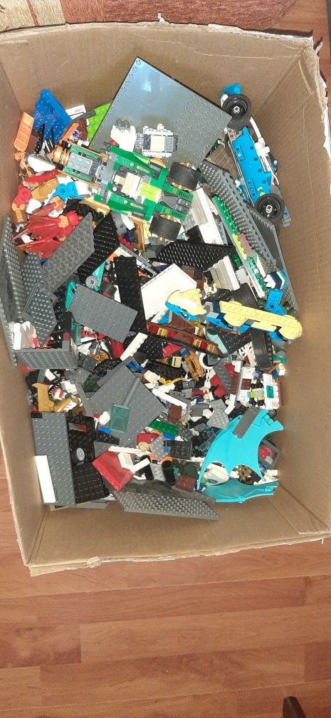 Sprzedam karton klocków Lego