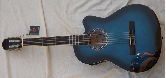 Guitarra clássica eletrificada - modelo cutaway nova azul