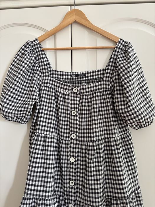 Sukienka w kratkę z guzikami i koronką ZARA