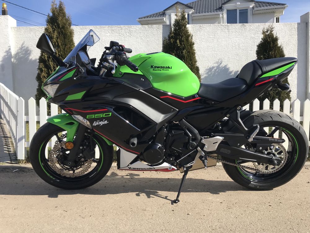 Продам Kawasaki Ninja650 R 2022 года. Пробег 1000миль.