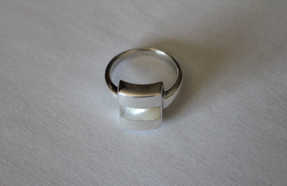 Anel em Prata 925 e Madrepérola