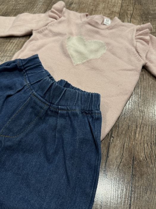 Комтюм джинси і світер