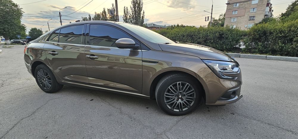 Офіційний Megane IV з автоматичною КПП