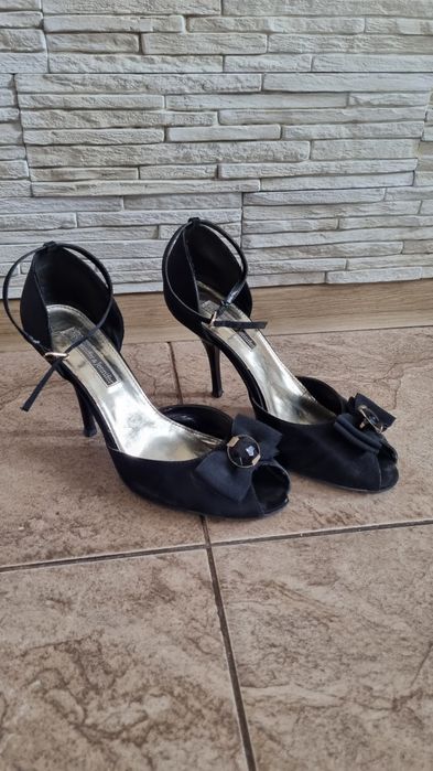 Szpilki r.39 zakryte pięty