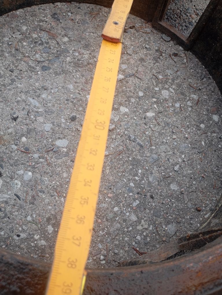 Studzienka Właz średnica w środku 38cm wysokość 14cm średnia zew.54cm