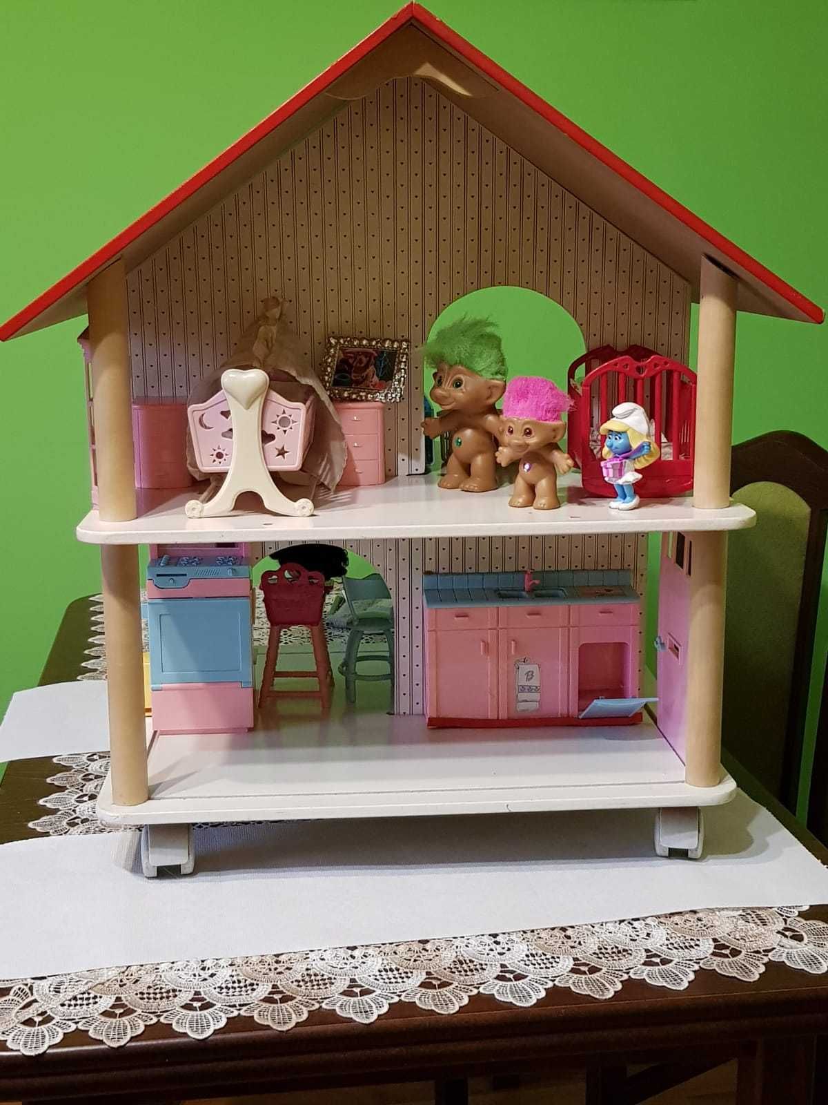 Domek piętrowy dla lalek
