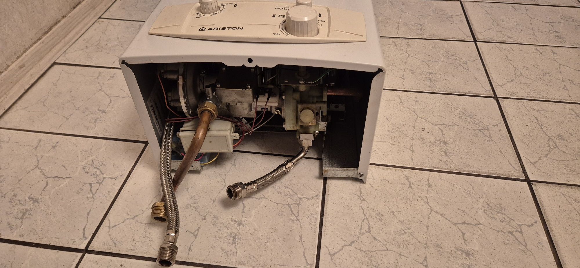 ARISTON FAST 11-14 CF Piecyk, przepływowy, gazowy.