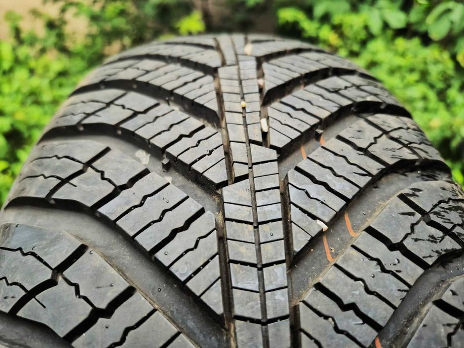 Kumho Solus 4S_215/70R17 Opony Całoroczne - 2szt.7mm 2021r.