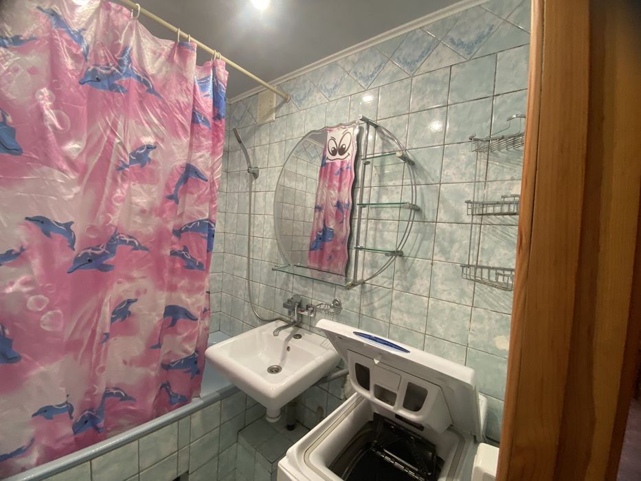 Продам 2-х кімнатну квартиру з меблями, технікою, гаражом