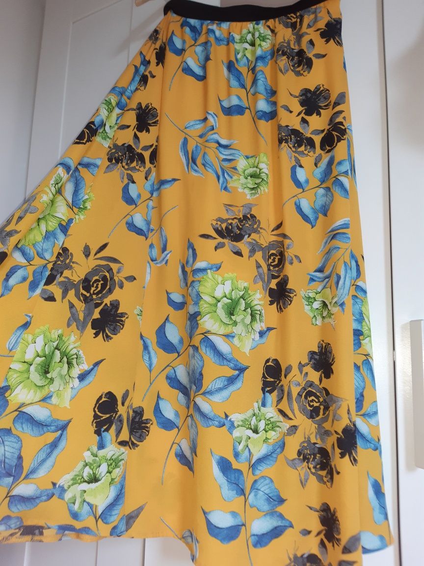 Piękna letnia spódnica żółta w kwiaty