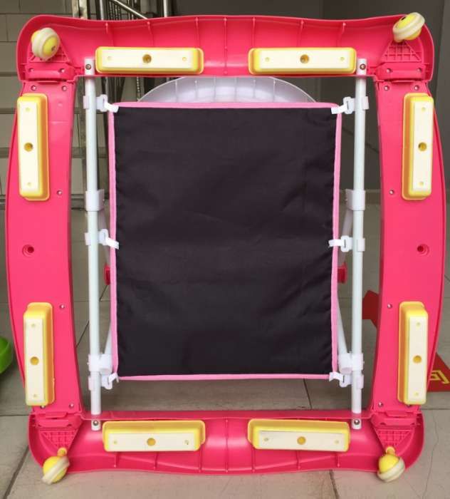 Bardzo ładny RÓŻOWY chodzik jeździk pchacz dla dziecka łóżeczka itd