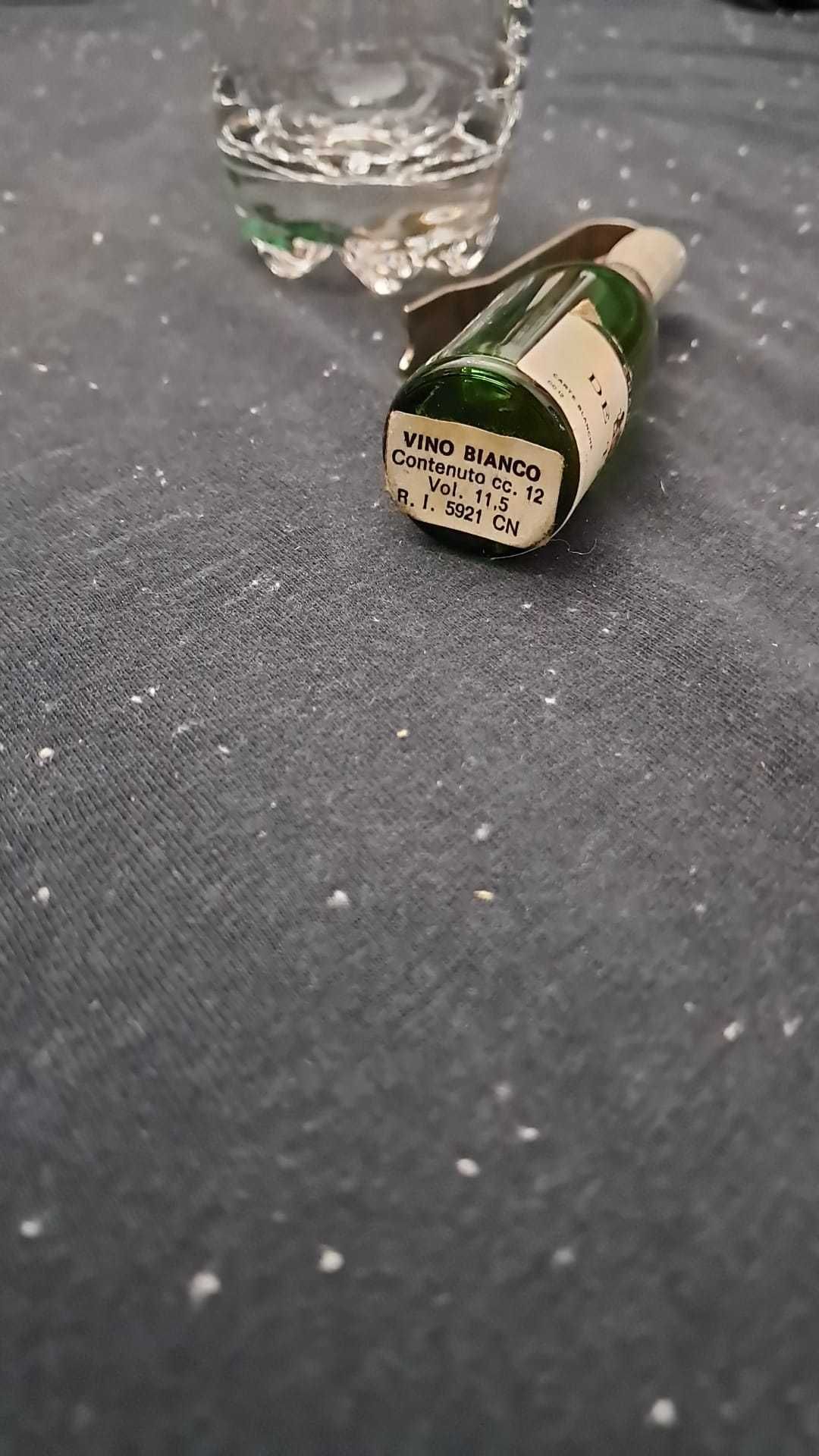 Mini Champanheira Decorativa com Garrafa de Vinho Branco