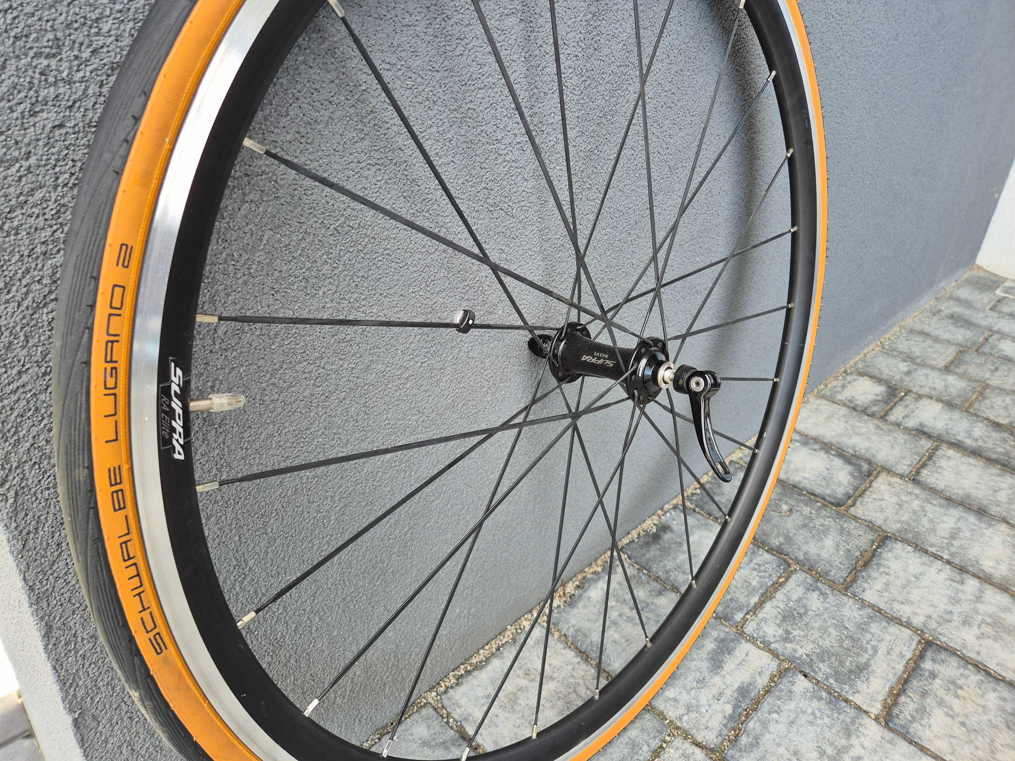 Przednie koło Supra RA Elite z oponą Schwalbe Lugano 2
