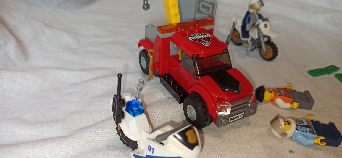 Lego City - 60137 Tow Truck Trouble