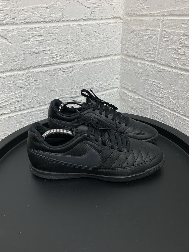 Футбольні футзалки чоловічі Nike оригінал 40р чорні