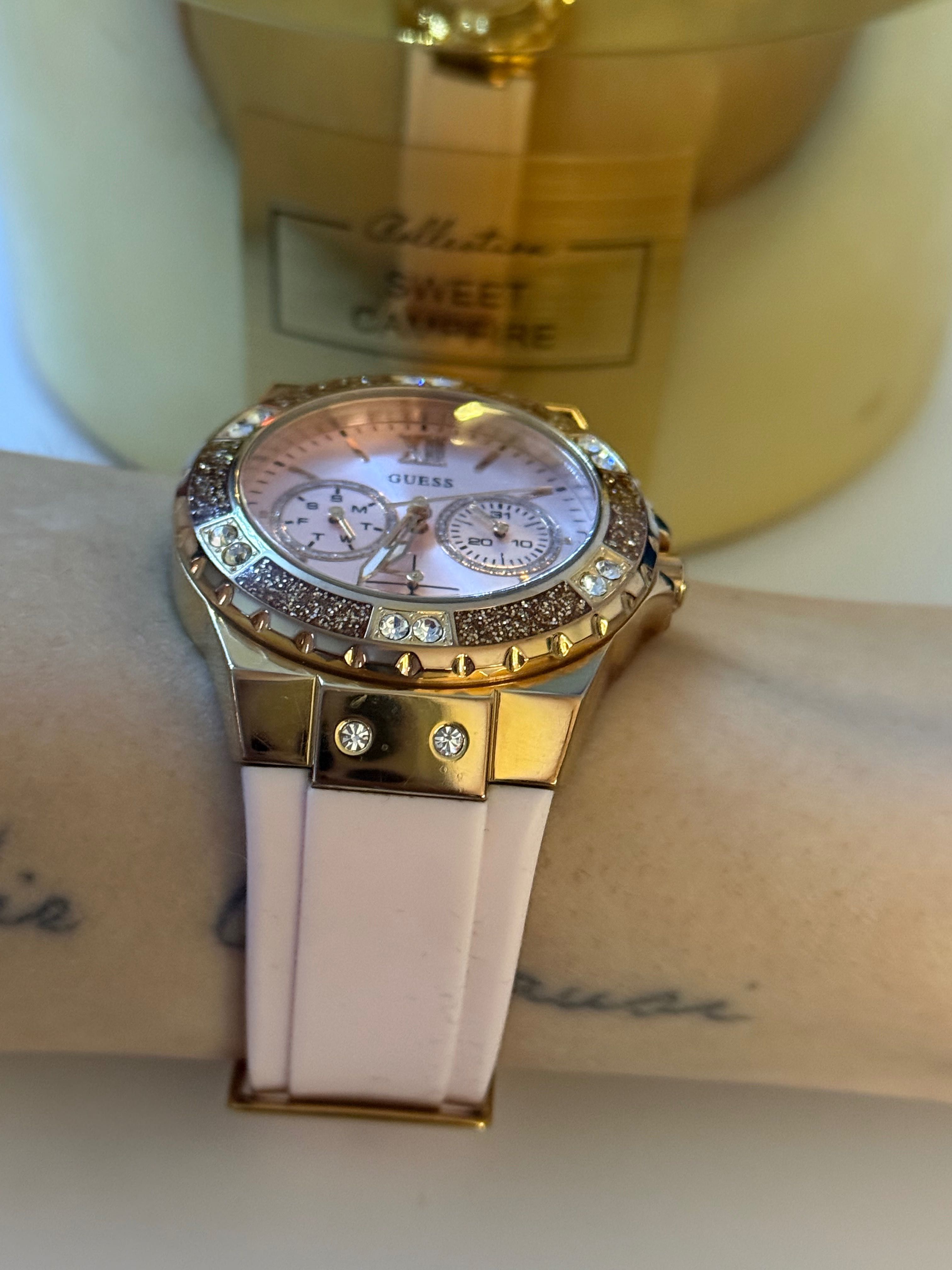 Годинник рожевий GUESS