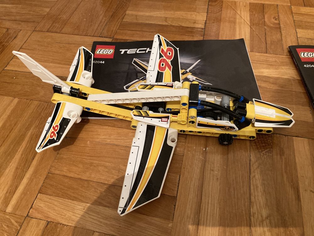 Dwa zestawy Lego Technic 42044 samoloty