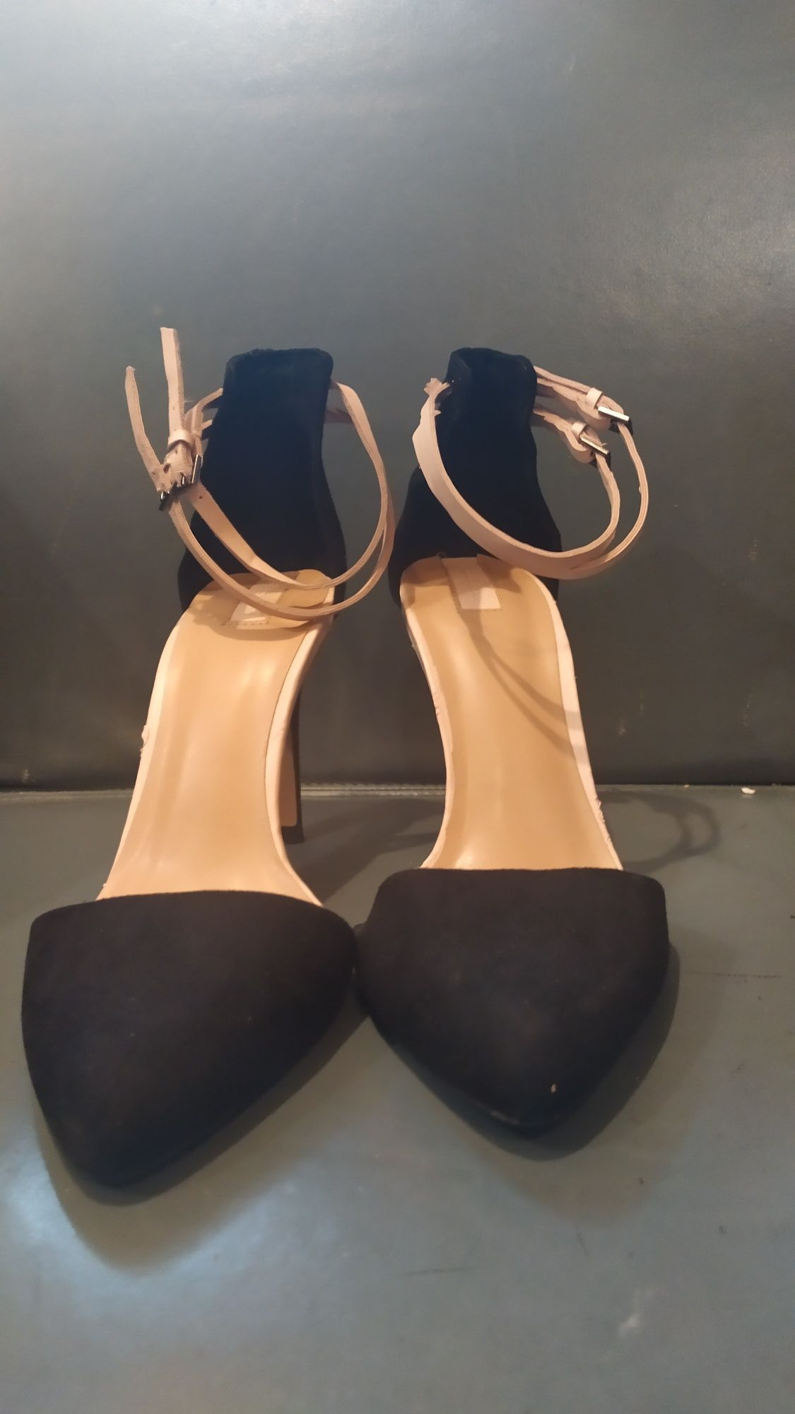 Buty szpilki Stradivarius