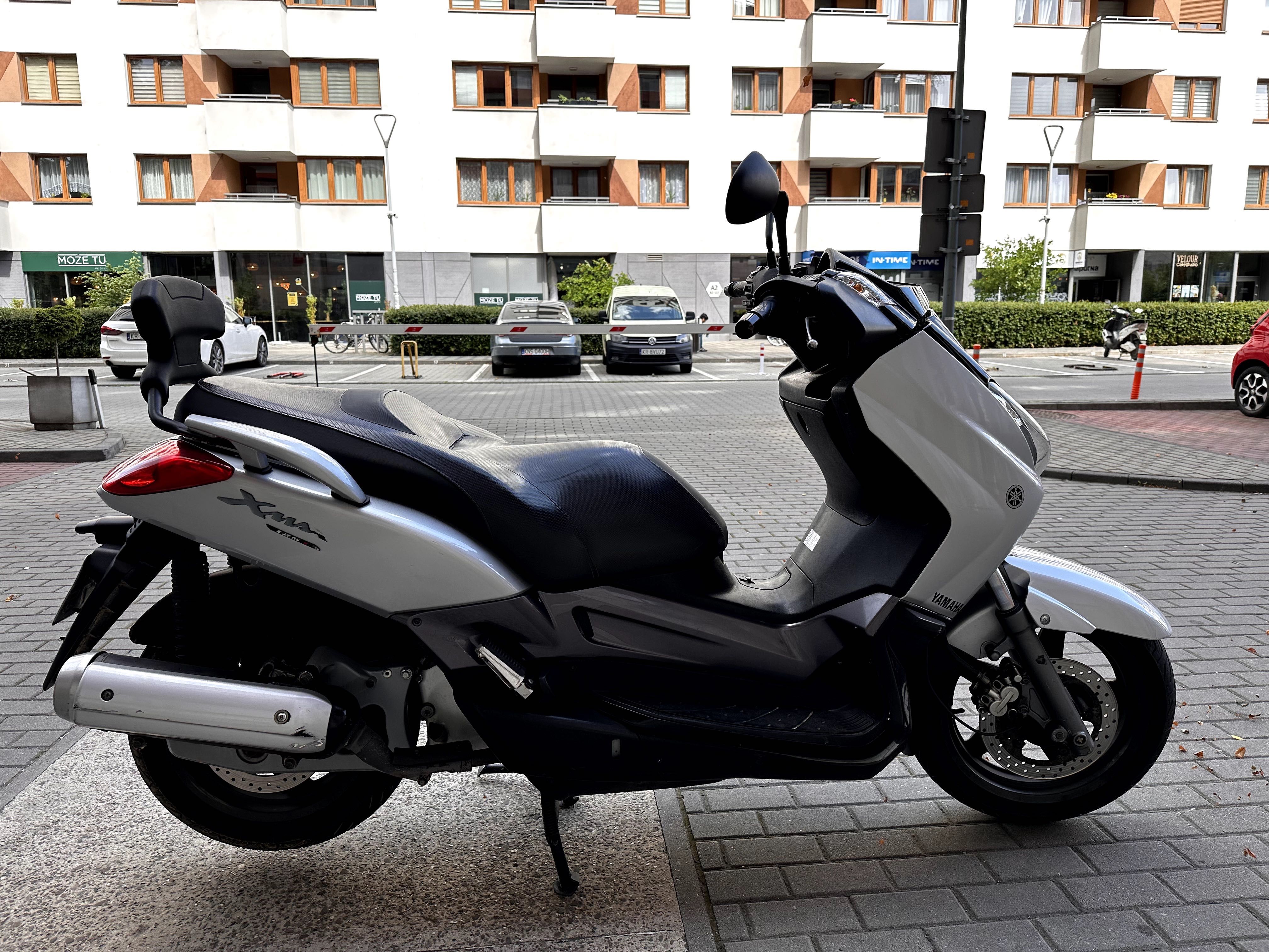 Yamaha X-max 125