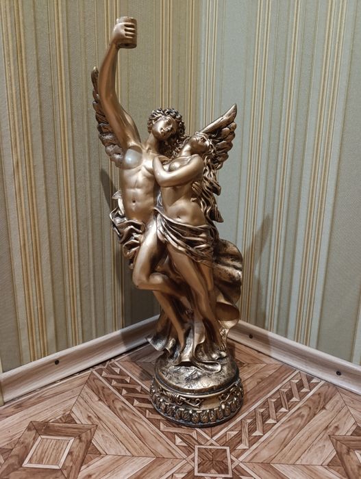 Статуэтка Амур и Психея.