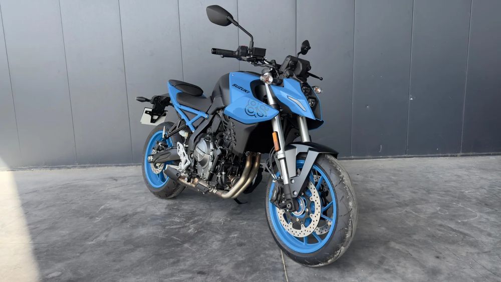 Suzuki GSX  8S