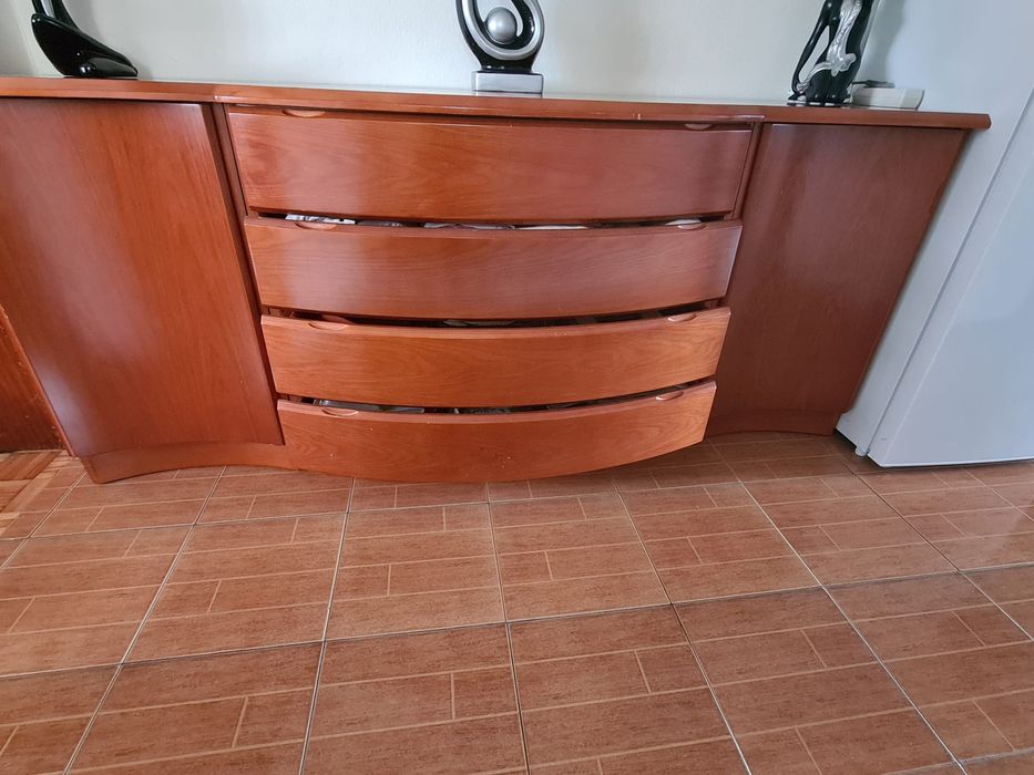 Armário em madeira