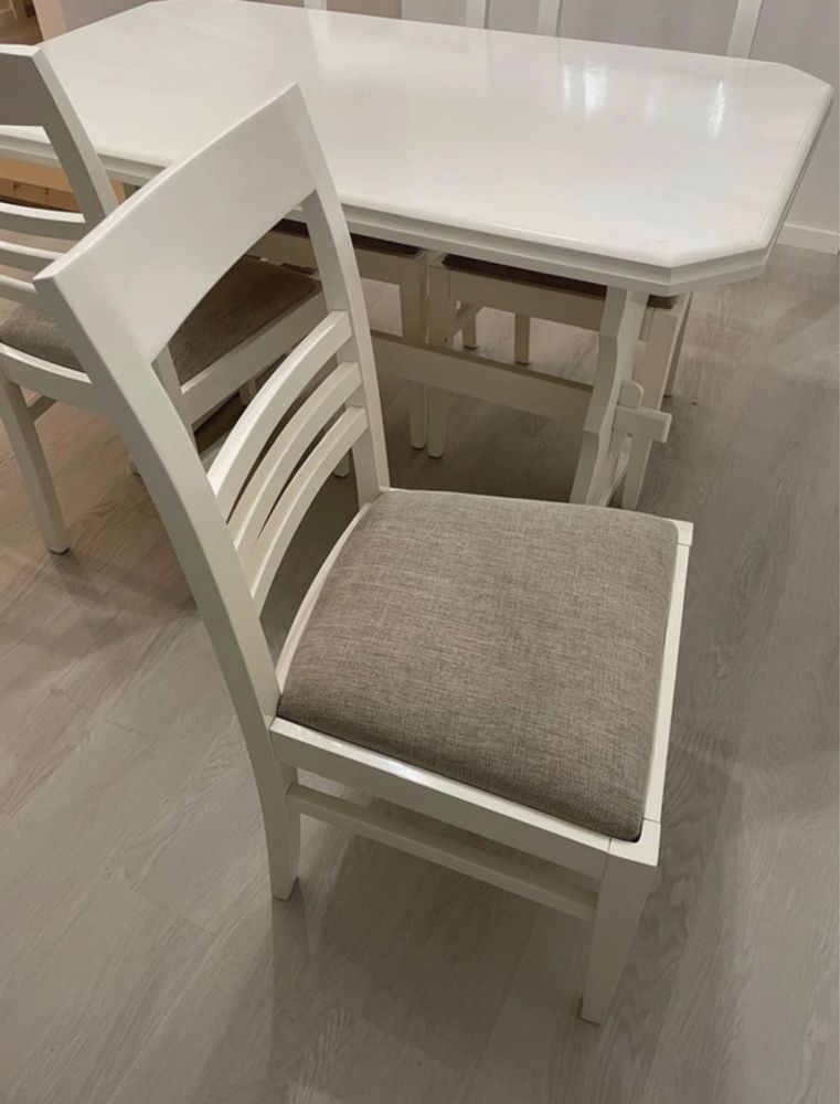 Mesa + 4 cadeiras