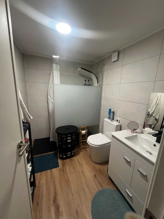 T2 Renovado em Queluz. Excelente localização.