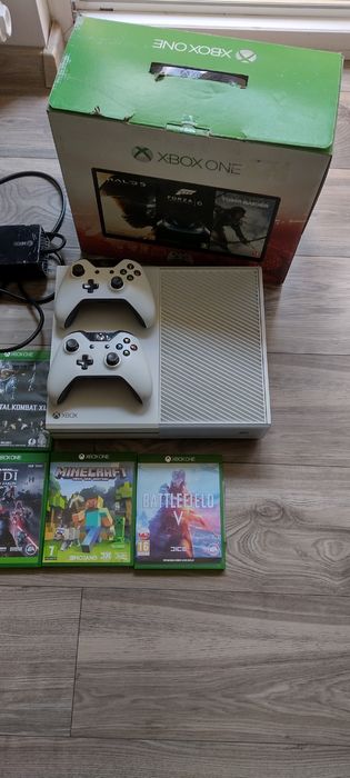 Xbox one 500 GB plus gry