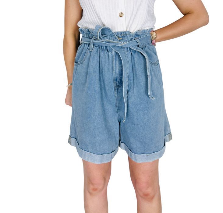 Jasnoniebieskie jeansowe szorty z papierową talią i wiązaniem 4XL 48