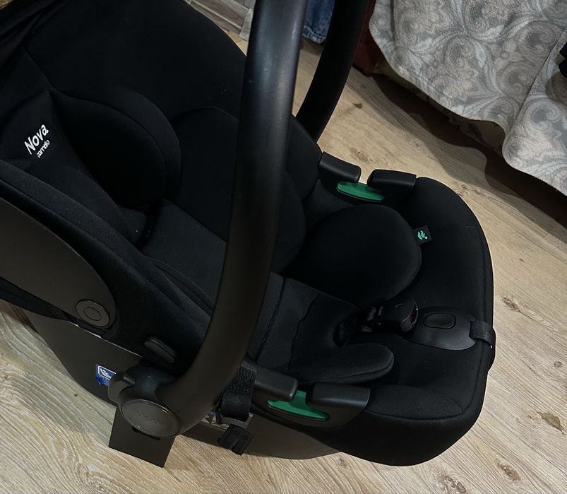 Дитяче авто крісло Carello Nova