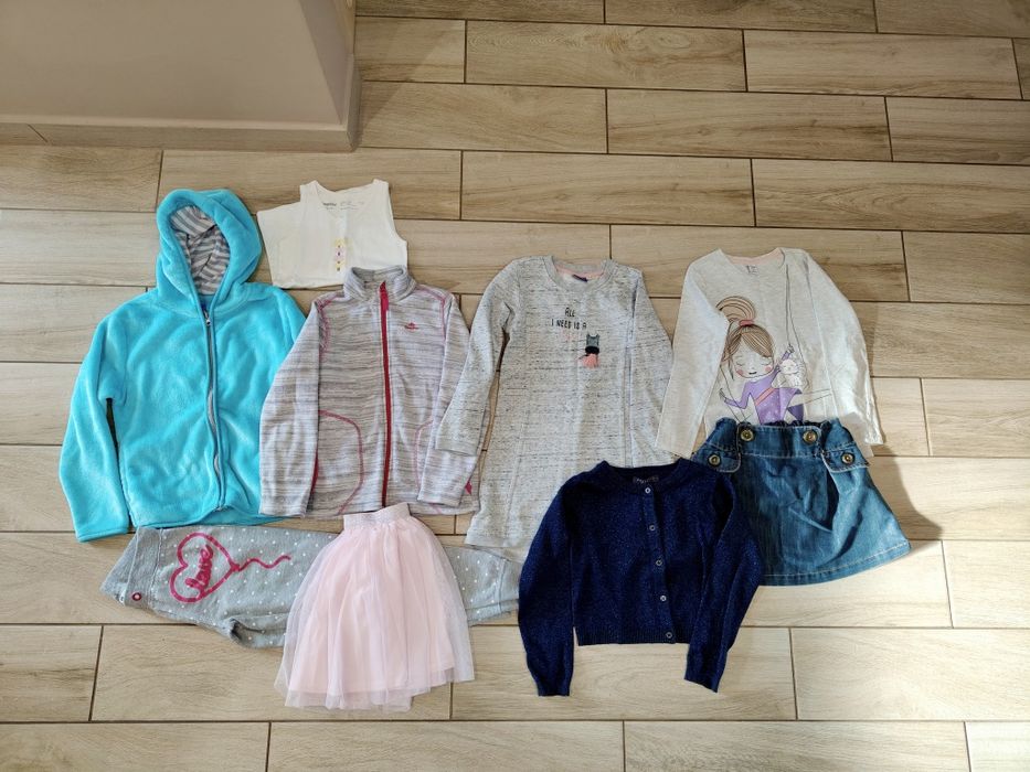 Zestaw ubranek dla dziewczynki r. 110/116